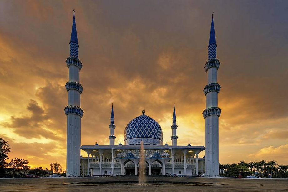 Masjid Cantik di Sepang: Keindahan dan Keunikan 1 masjid cantik di sepang keindahan dan keunikan