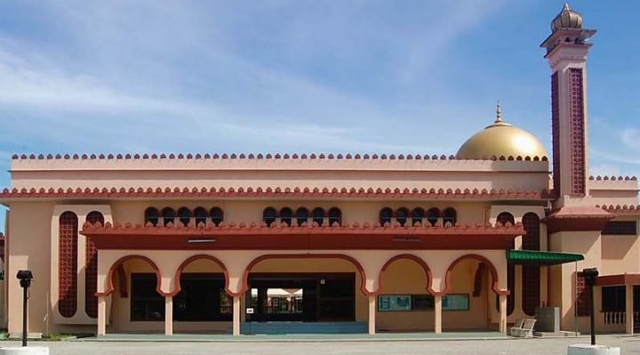 masjid daerah sultan idris ii teluk intan