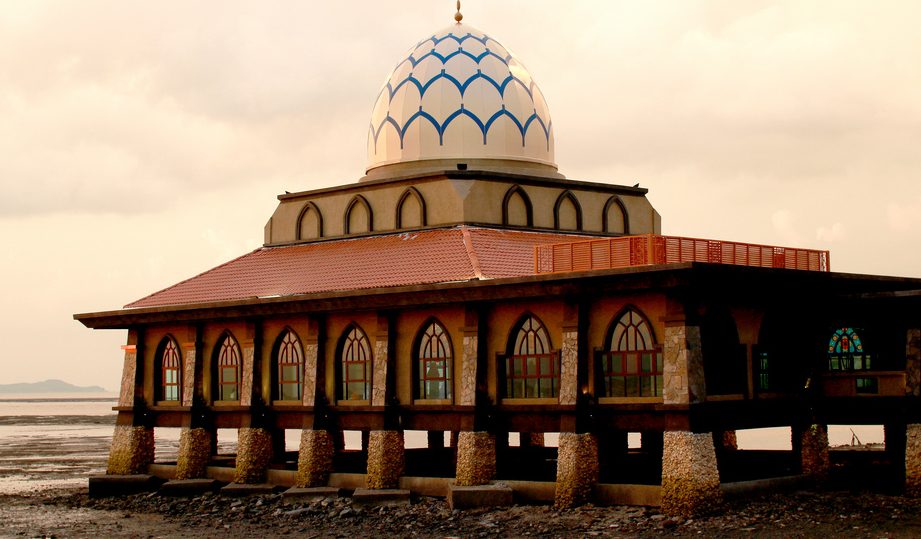 Masjid di Kuala Perlis: Keindahan dan Sejarahnya 1 masjid di kuala perlis keindahan dan sejarahnya