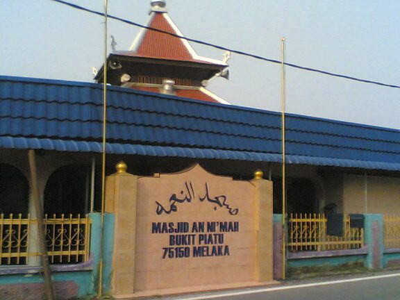 masjid kampung bukit piatu